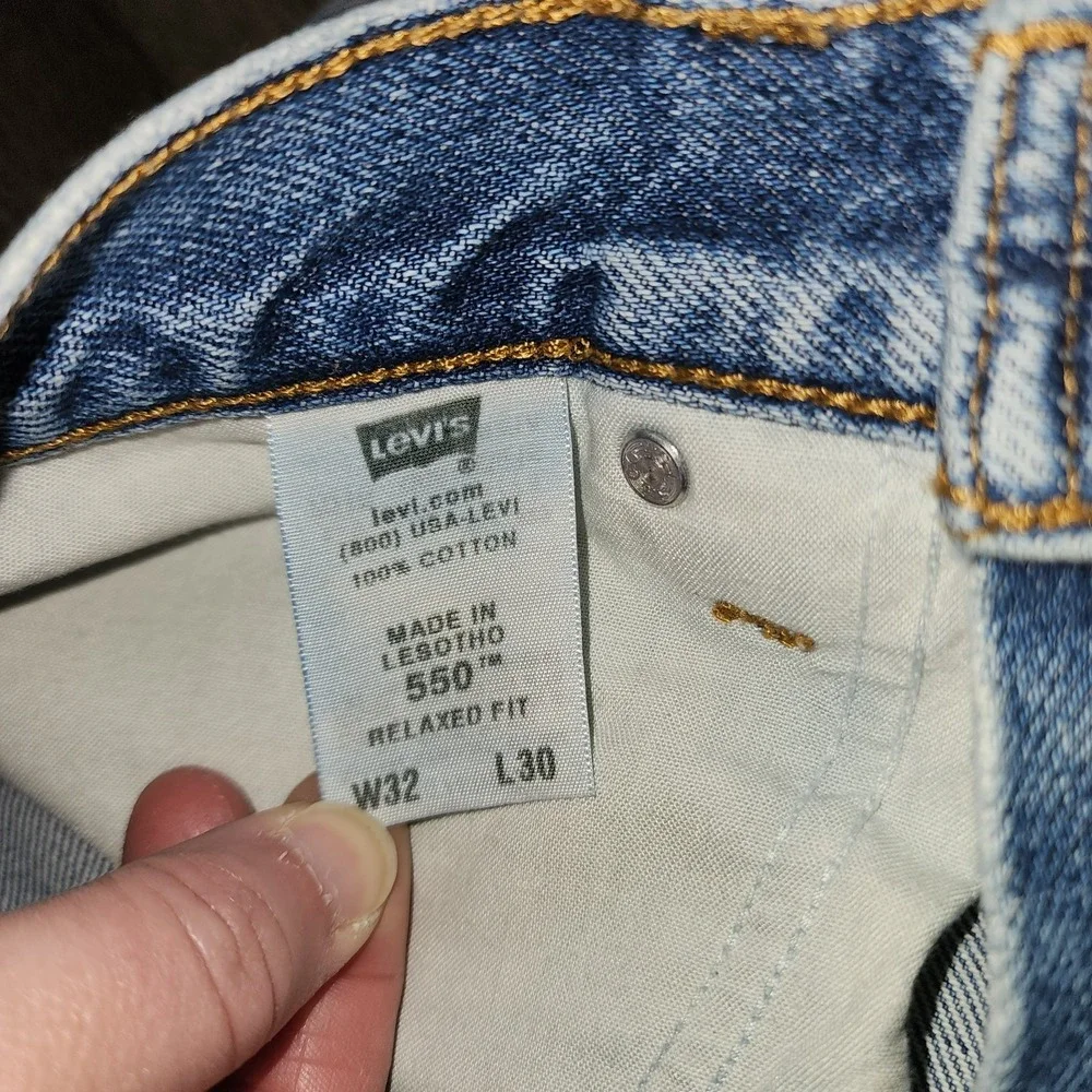 Levis 550 Mens 32x30 Distressed Relaxed Fit Straight Leg Light Wash Jeans Blue